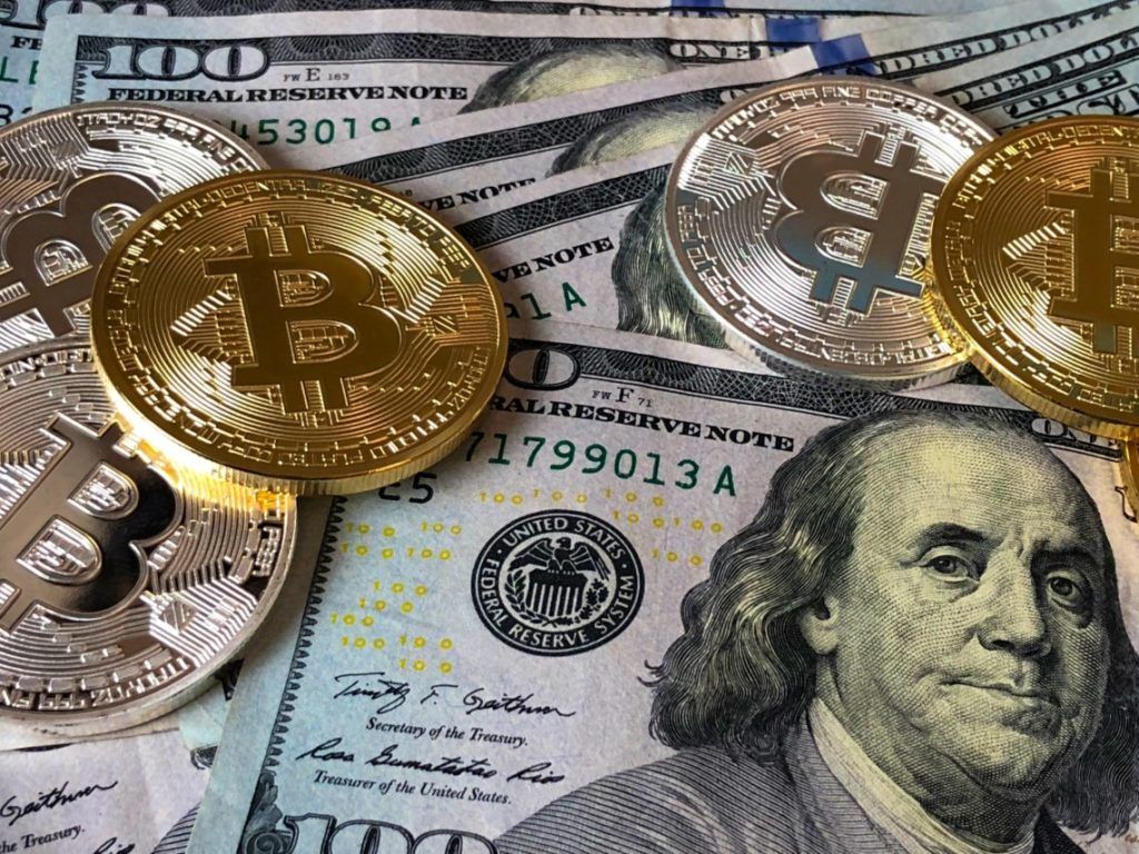 Outubro fecha com 3ª queda do Ibovespa, dólar tocando R$ 5,80 e Bitcoin em alta de 25%